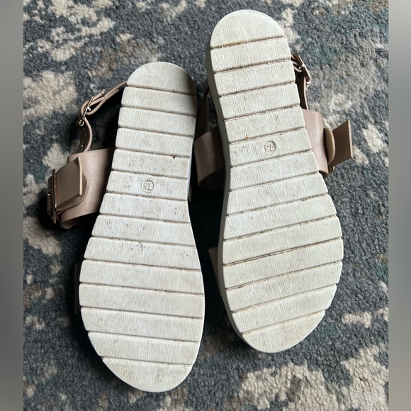 Steve Madden Sculpted Sandal - Picture 4 of 5